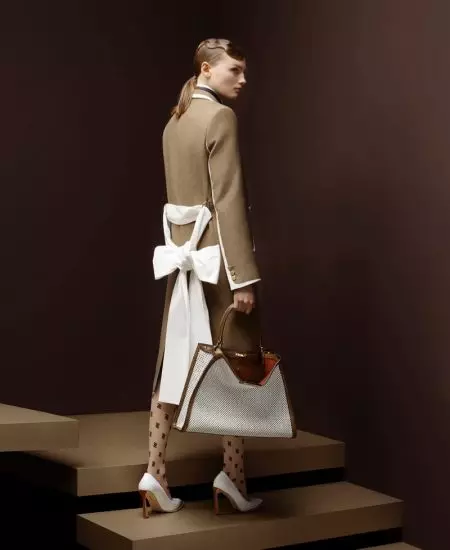 Fran Summers protagoniza la campaña otoño-invierno 2019 de Fendi