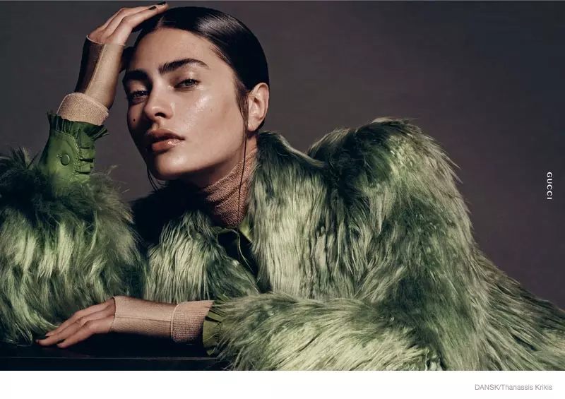 Marine Deleeuw poartă stil modern pentru Dansk de Thanassis Krikis