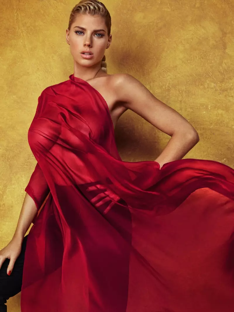 SIMPLY RED : Charlotte McKinney pose nue pour le reportage photo