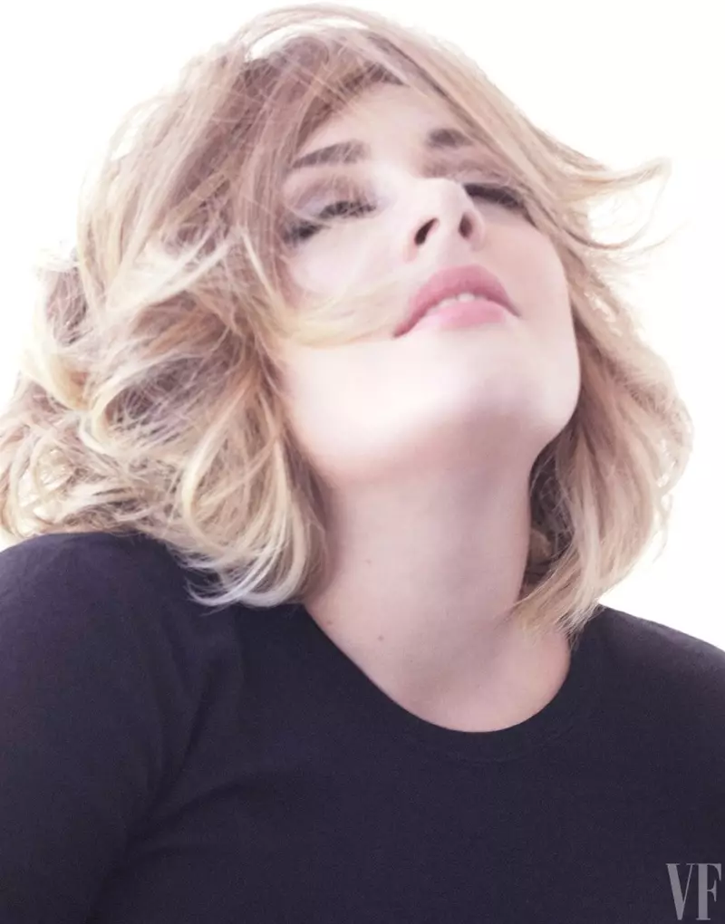 Adele bär en chic makeuplook