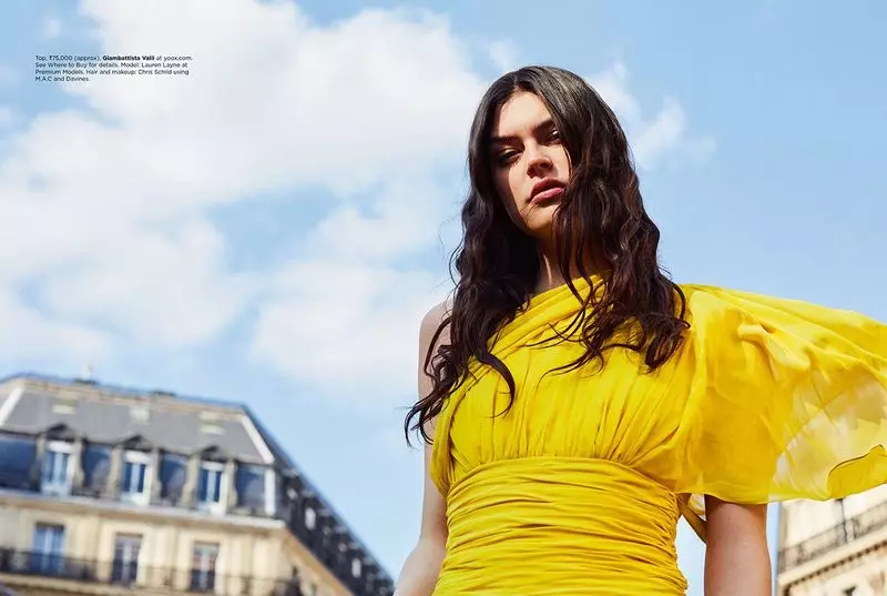 Lauren Layne usa looks coloridos para a Harper's Bazaar India