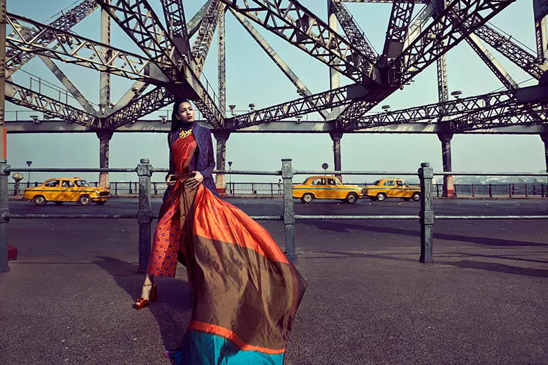 Colston Julian Tangkap Pallavi Singh untuk Harper's Bazaar India