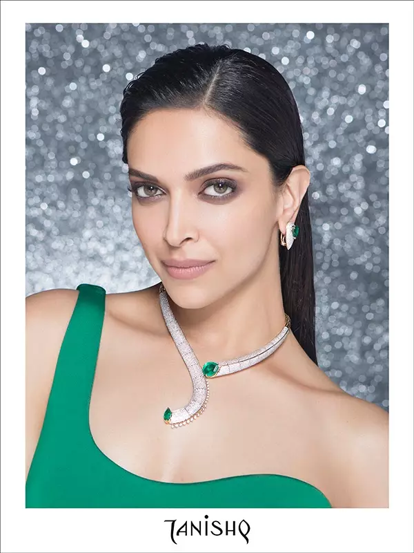 Cemlorot kanthi warna ijo, Deepika Padukone katon ing kampanye perhiasan Tanishq