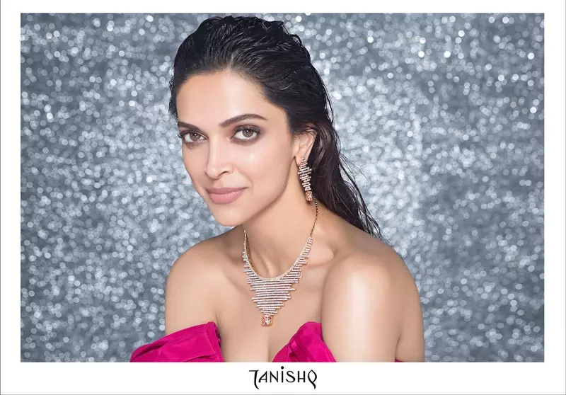 Sparkling in diamanten, Deepika Padukone fronten Tanishq sieraden campagne