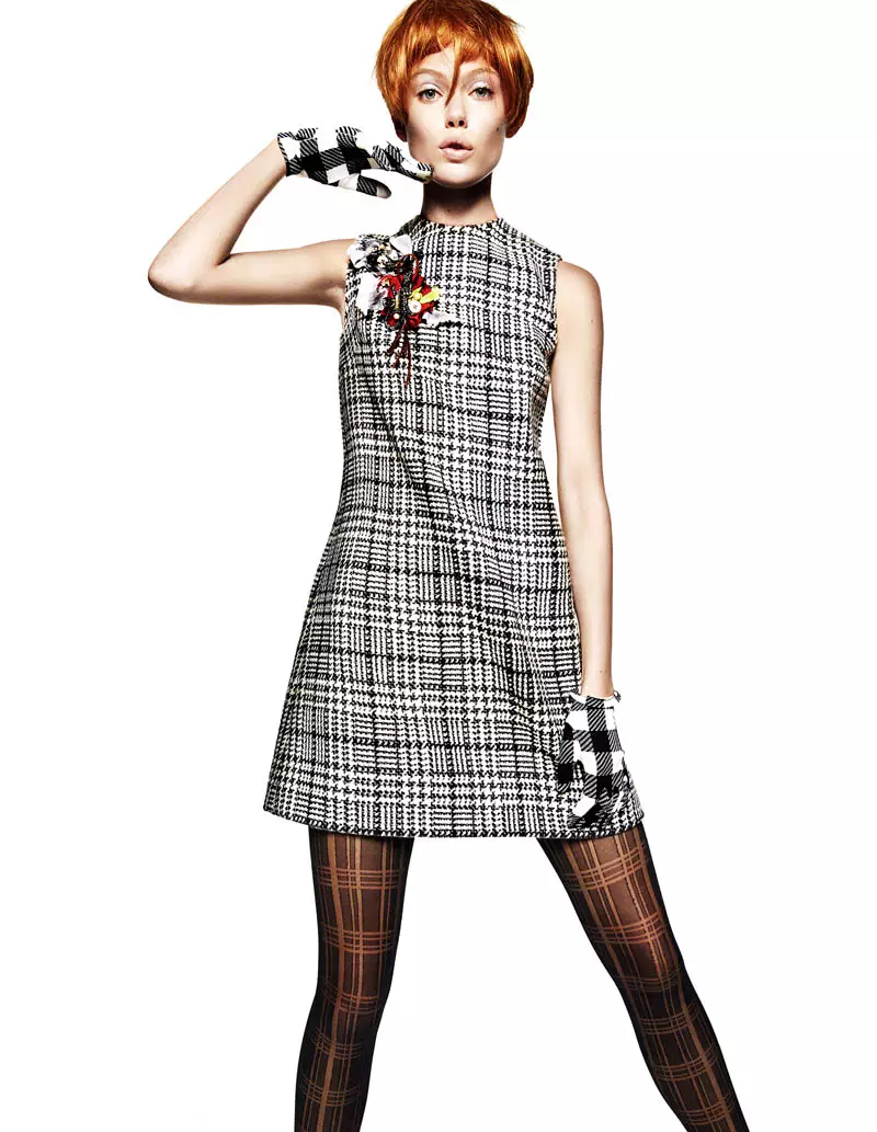 Frida Gustavsson s'anima a Plaid per a Greg Kadel a Vogue Xina