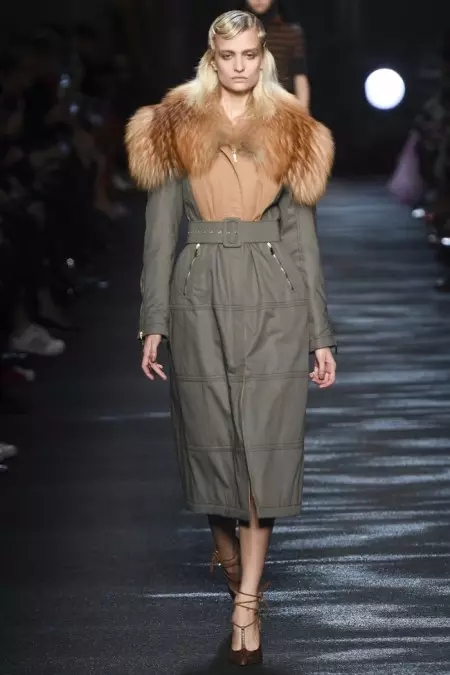 Blumarine Fall 2016 | Wiki ya Mitindo ya Milan