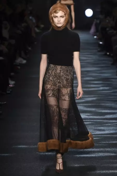 Blumarine Fall 2016 | Beke ea feshene ea Milan