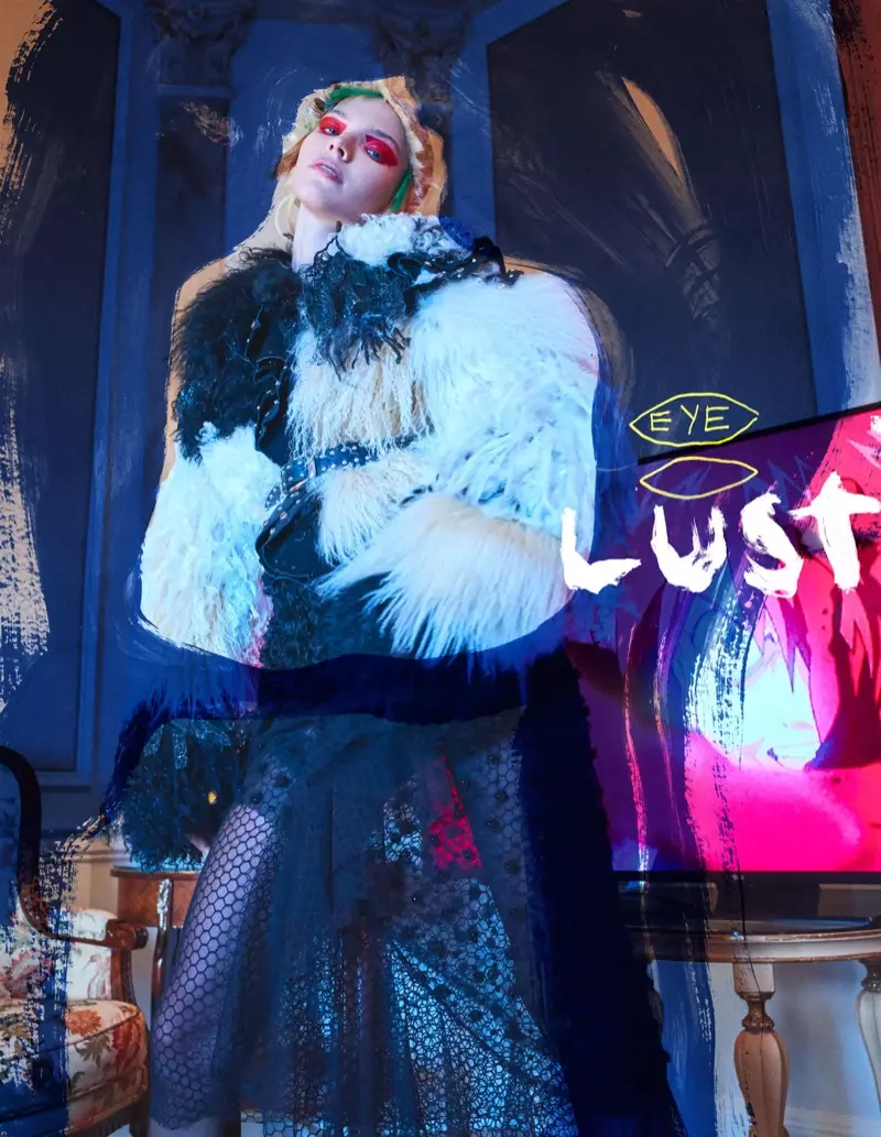 Sasha Luss posa en estils eclèctics per a The Fashionable Lampoon