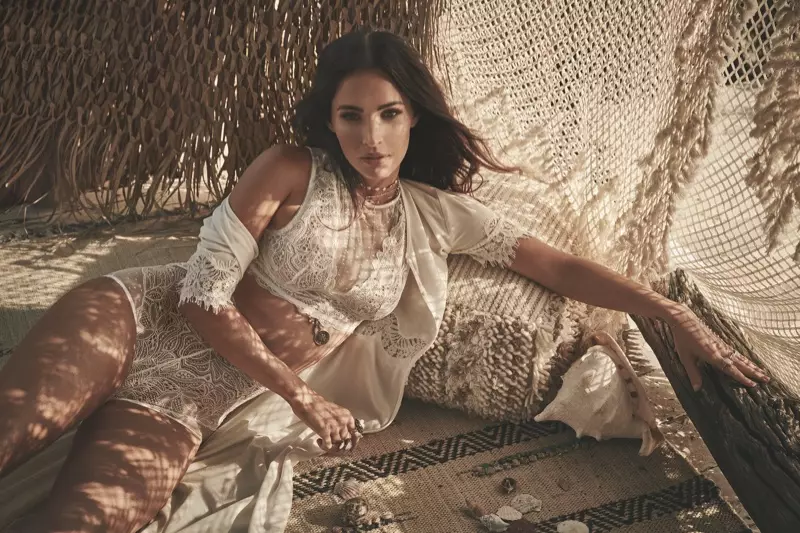 Megan Fox, wat boho sjiek lyk, staan voor Frederick's of Hollywood se lente-somer 2018-veldtog