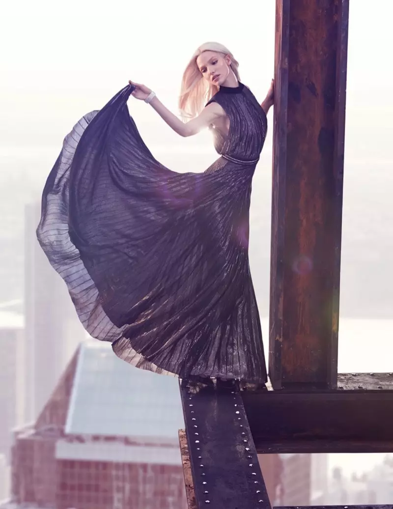 Sasha-Luss-Vogue-Russia-Joulukuu-2015-Kansi-Toimitus11