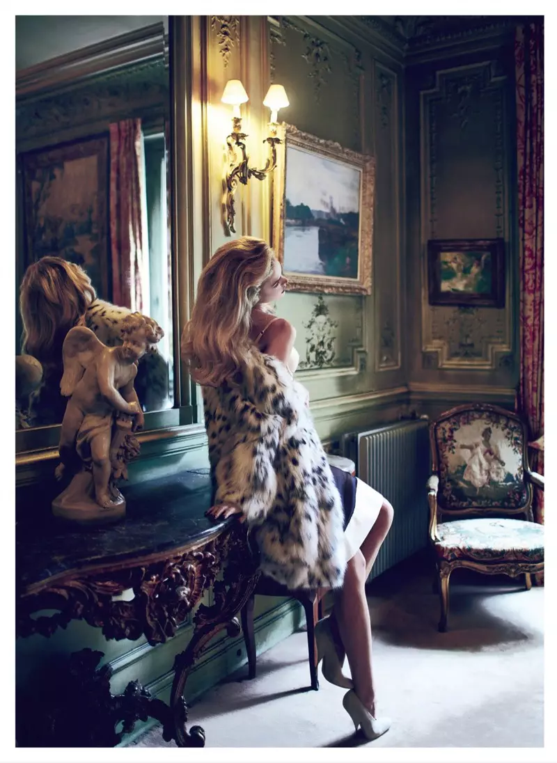 Erin Heatherton spiller forfører for Koray Birand i Elle Russia Shoot