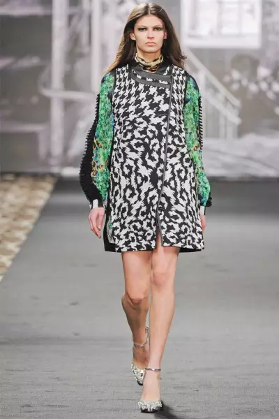 Naanị Cavalli Fall 2012 | Izu Ejiji Milan