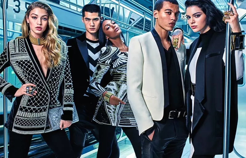 Modellen dragen scherp maatwerk uit de Balmain x H&M-samenwerking