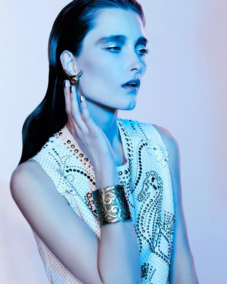 Iekeliene Stange Dons Fine Jewelry Looks for Vogue Portugal dening Enric Galceran