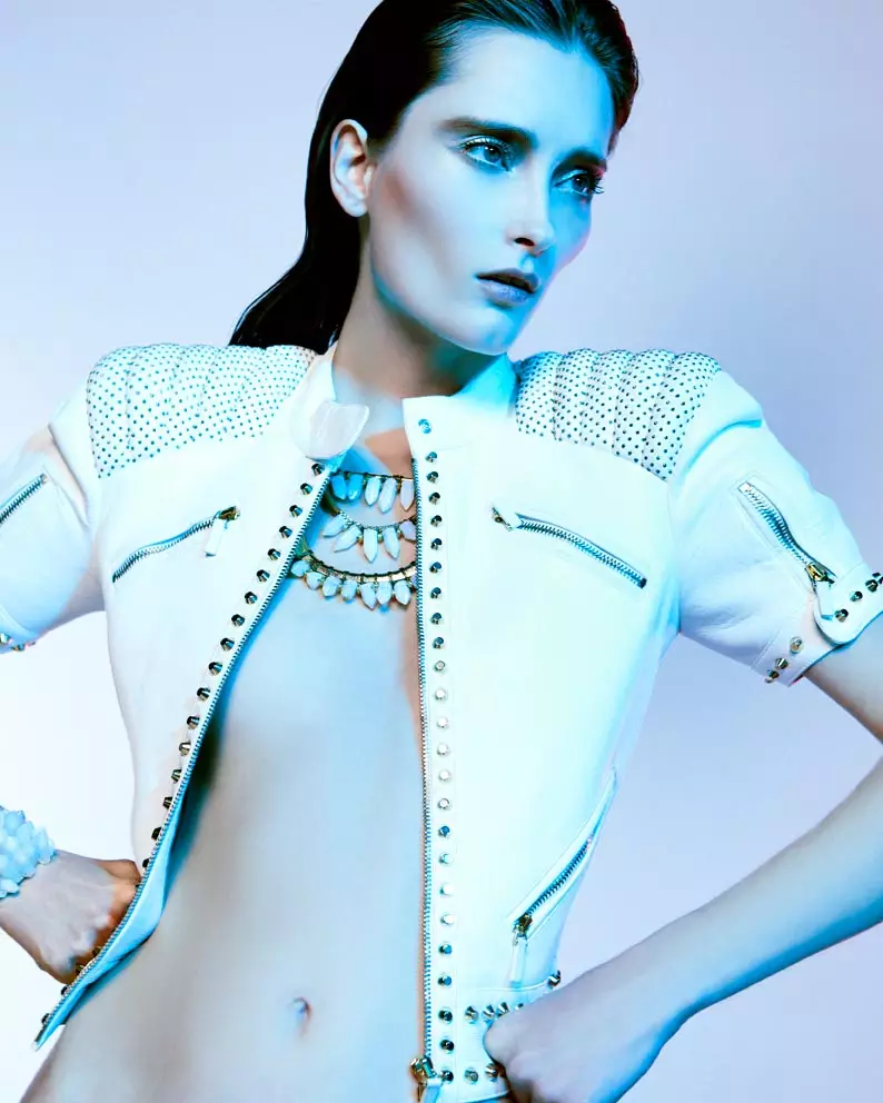 Iekeliene Stange Dons Fine Jewelry Looks za Vogue Portugal od Enrica Galcerana