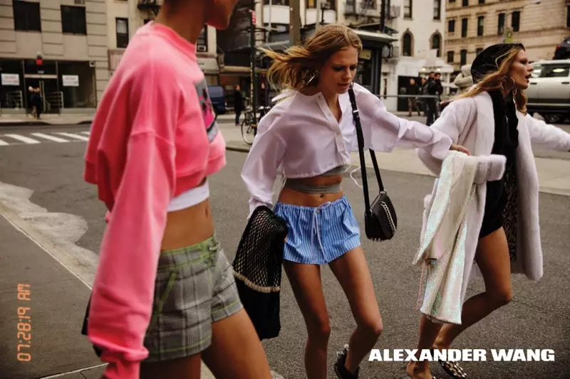 Кампањата пролет-лето 2017 година на Александар Ванг снимена на улиците на Њујорк
