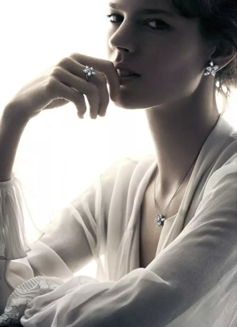 Freja Beha Erichsen brilla en la campaña navideña 2012 de Harry Winston por Patrick Demarchelier