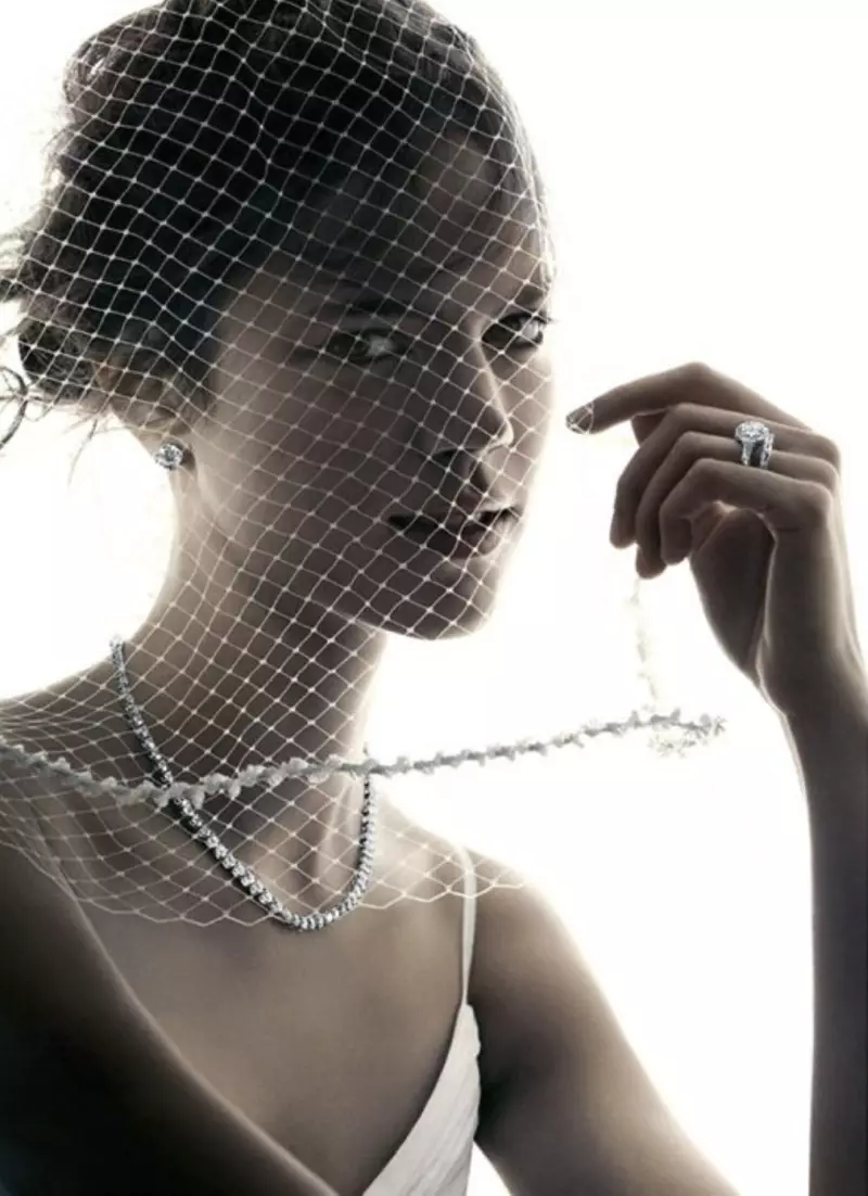 Freja Beha Erichsen brilla en la campaña navideña 2012 de Harry Winston por Patrick Demarchelier