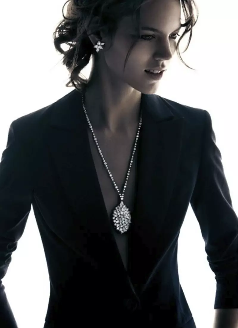 Freja Beha Erichsen 在 Patrick Demarchelier 的 Harry Winston 2012 年假日广告大片中大放异彩