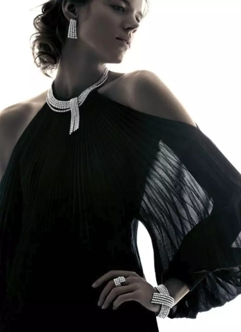 Freja Beha Erichsen 在 Patrick Demarchelier 的 Harry Winston 2012 年假日广告大片中大放异彩