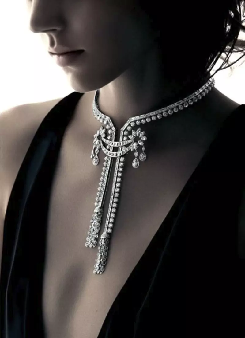 Freja Beha Erichsen 在 Patrick Demarchelier 的 Harry Winston 2012 年假日广告大片中大放异彩