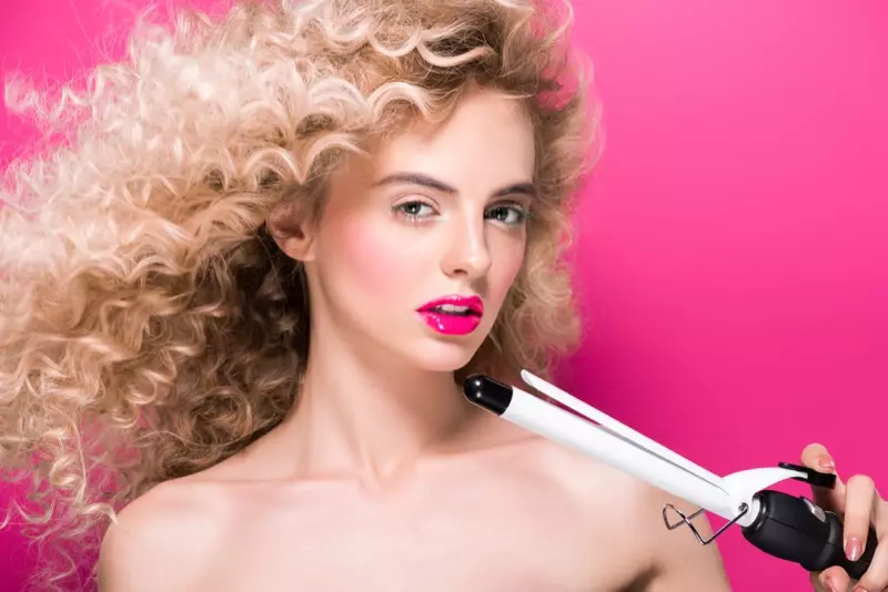 Blonde Model Curly Hair Curling Aron Botle