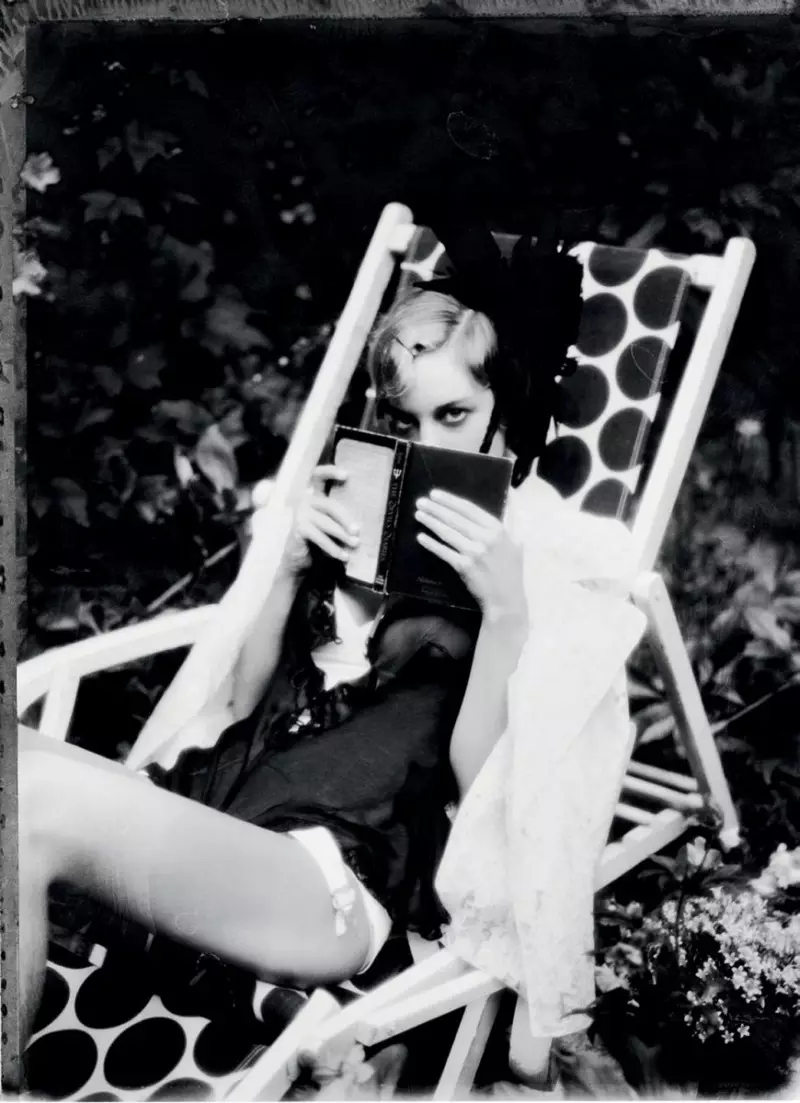 Camille Rowe Berpose untuk Ellen von Unwerth di Lingerie Looks untuk Gray F/W 2012