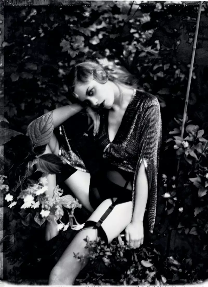 Camille Rowe pozează pentru Ellen von Unwerth în Lingerie Looks for Grey I/I 2012