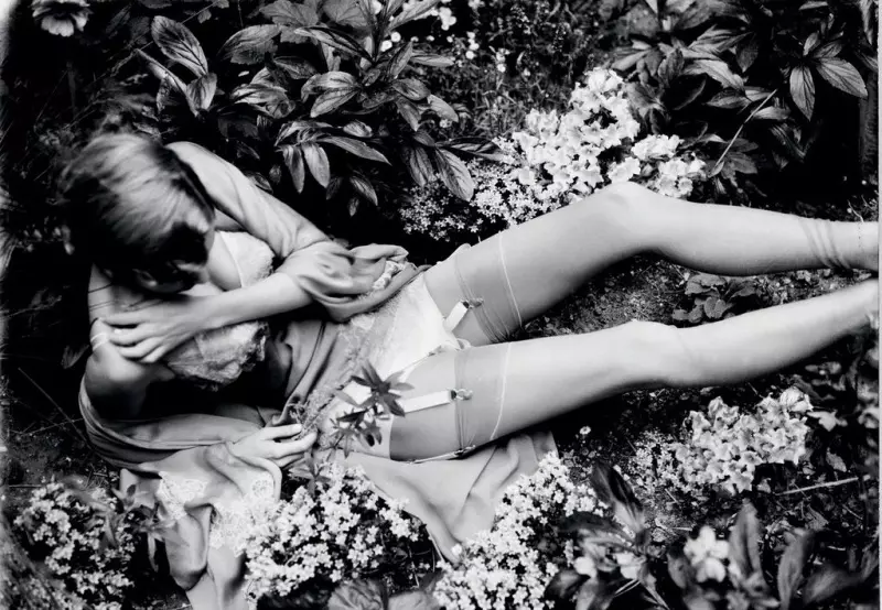 Camille Rowe Pose kanggo Ellen von Unwerth ing Lingerie Looks for Grey F/W 2012