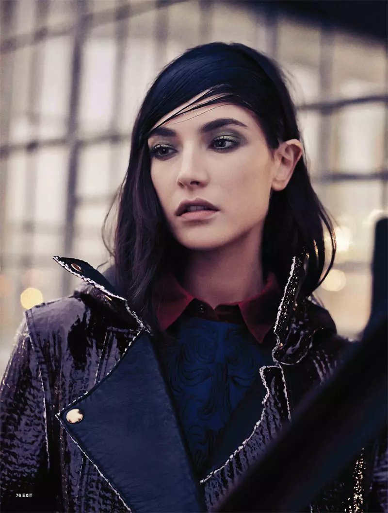 Jacquelyn Jablonski trekt strakke stijl aan voor Exit Magazine F/W 2012