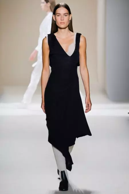 Gisul-ob ni Victoria Beckham ang Pajama Dressing para sa Spring '17