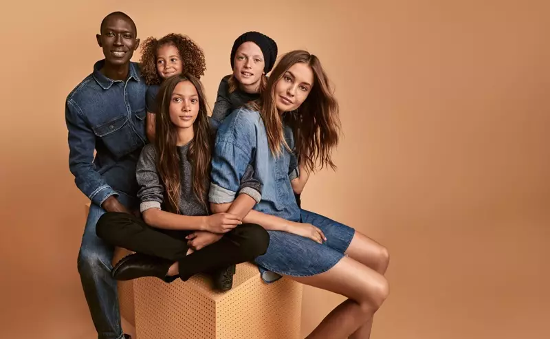 Nadja Bender waxay xidhataa shaadhka Denim ee ka weyn ee H&M