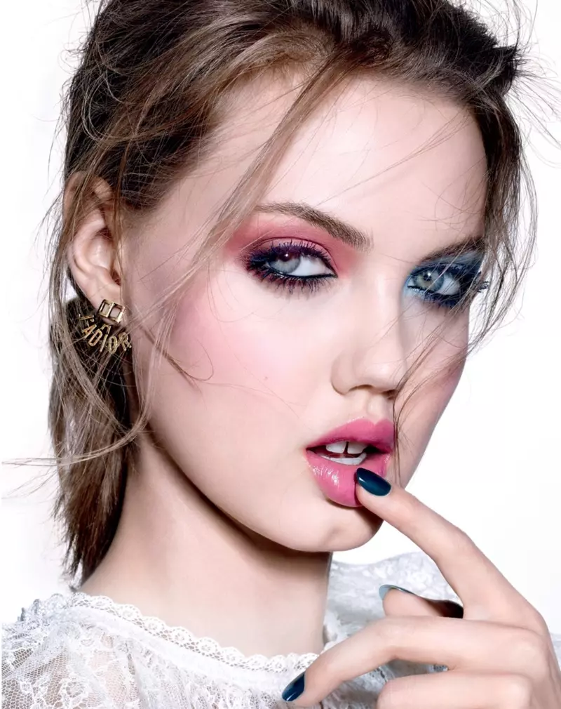 Lindsey Wixson qauv dual xim eyeshadow saib featuring liab thiab xiav ntxoov