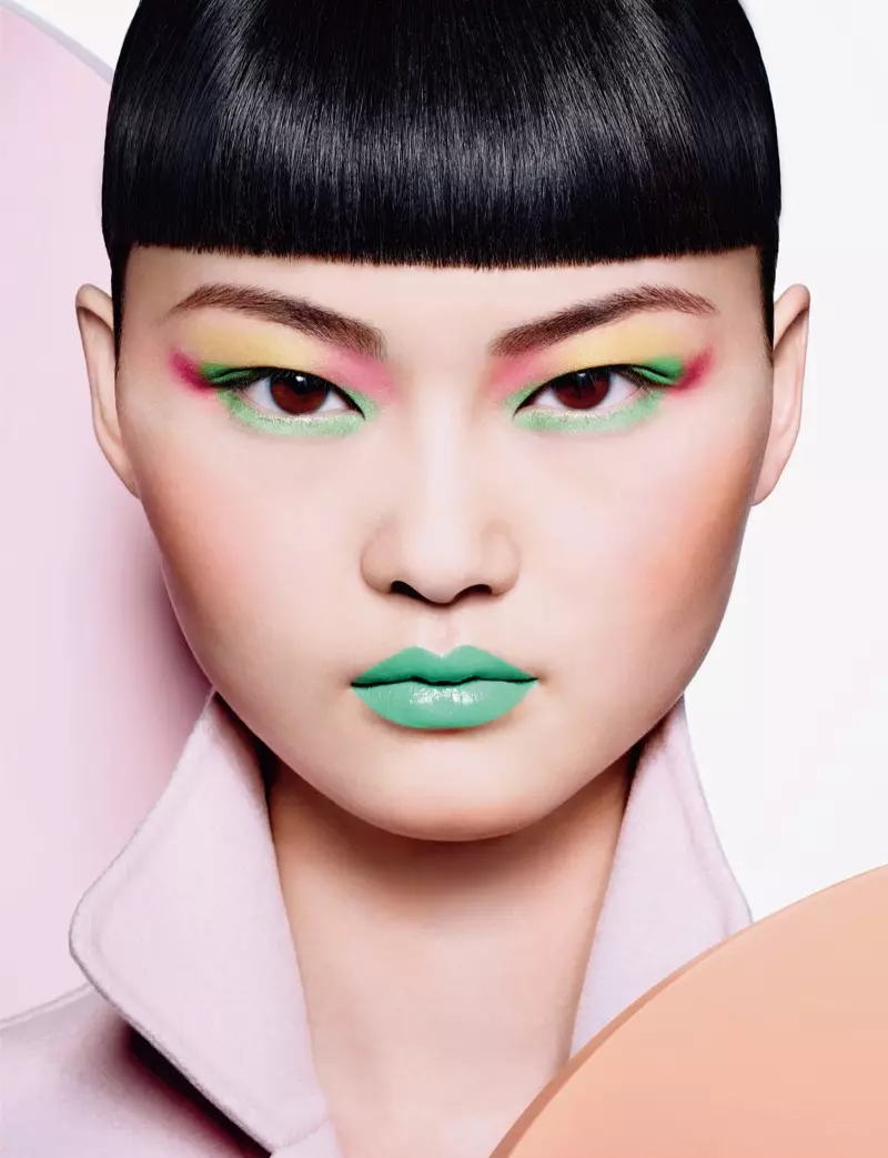 Čínská modelka nosí v editoriálu odvážný make-up inspirovaný pop artem