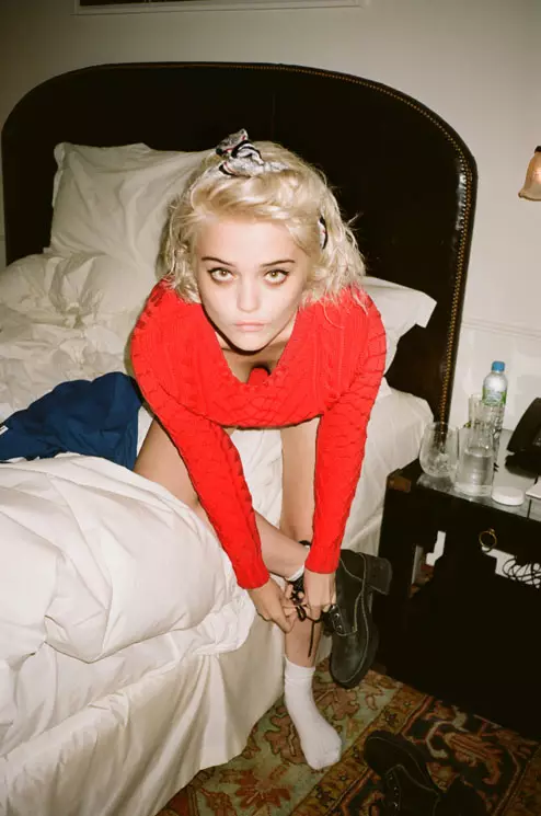 Kintana Sky Ferreira ao amin'ny doka Lohataona 2014 an'ny Maison Kitsune