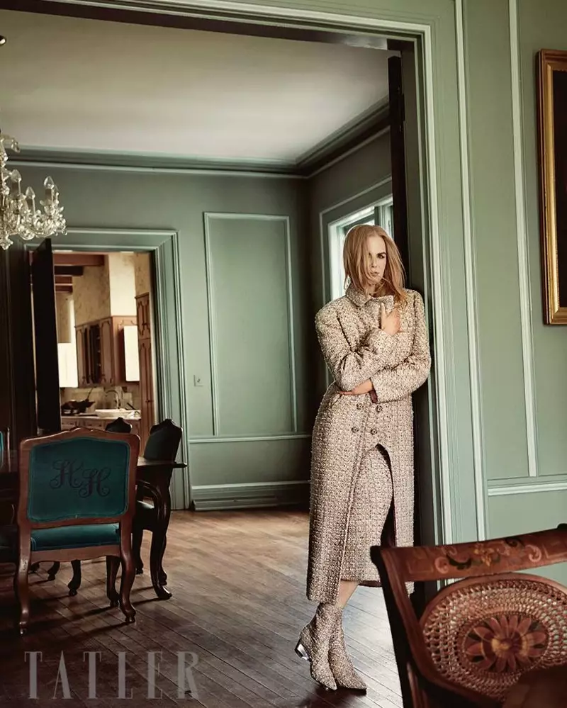 Nicole Kidman poserer i tweed-look fra Chanel Haute Couture