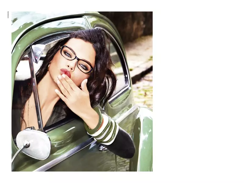 Adriana Lima luan në fushatën vjeshtë-dimër të Vogue Eyewear 2015