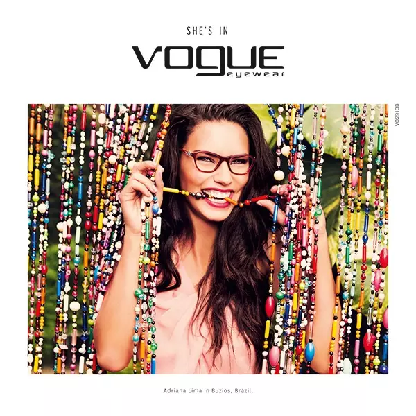 Nascosta dietro un muro di perline, Adriana è geek chic nella campagna primavera 2015 di Vogue Eyewear.