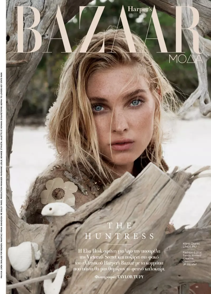 Elsa Hosk posearret yn strân moade foar de redaksje