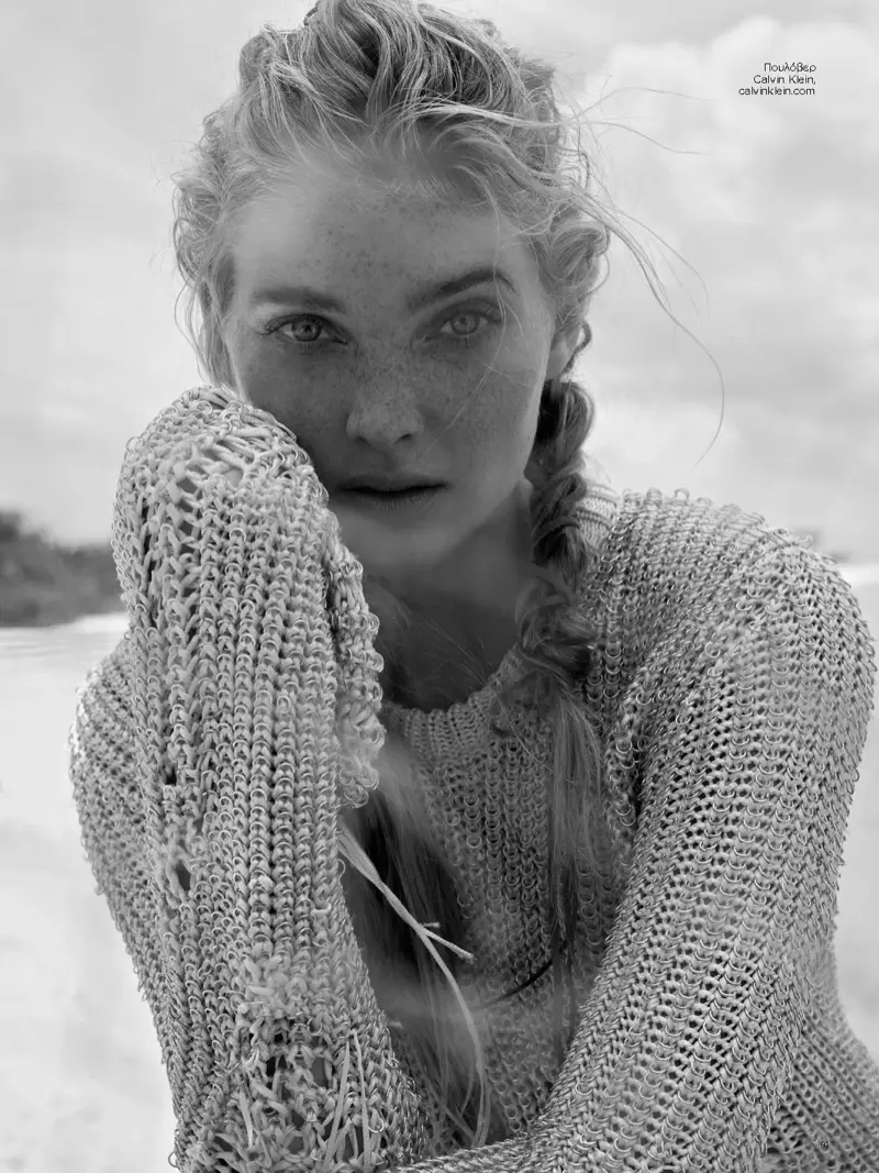 Dipoto hideung sareng bodas, Elsa Hosk ngagem sapotong Calvin Klein