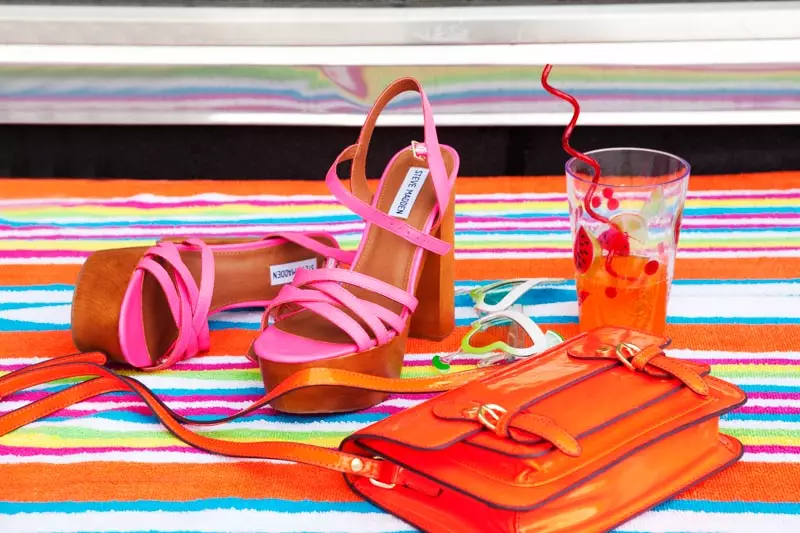 Steve Madden's Summer 2012 Trendbook Awọn ẹya Kitschy, Awọn ara Imuduro Retiro