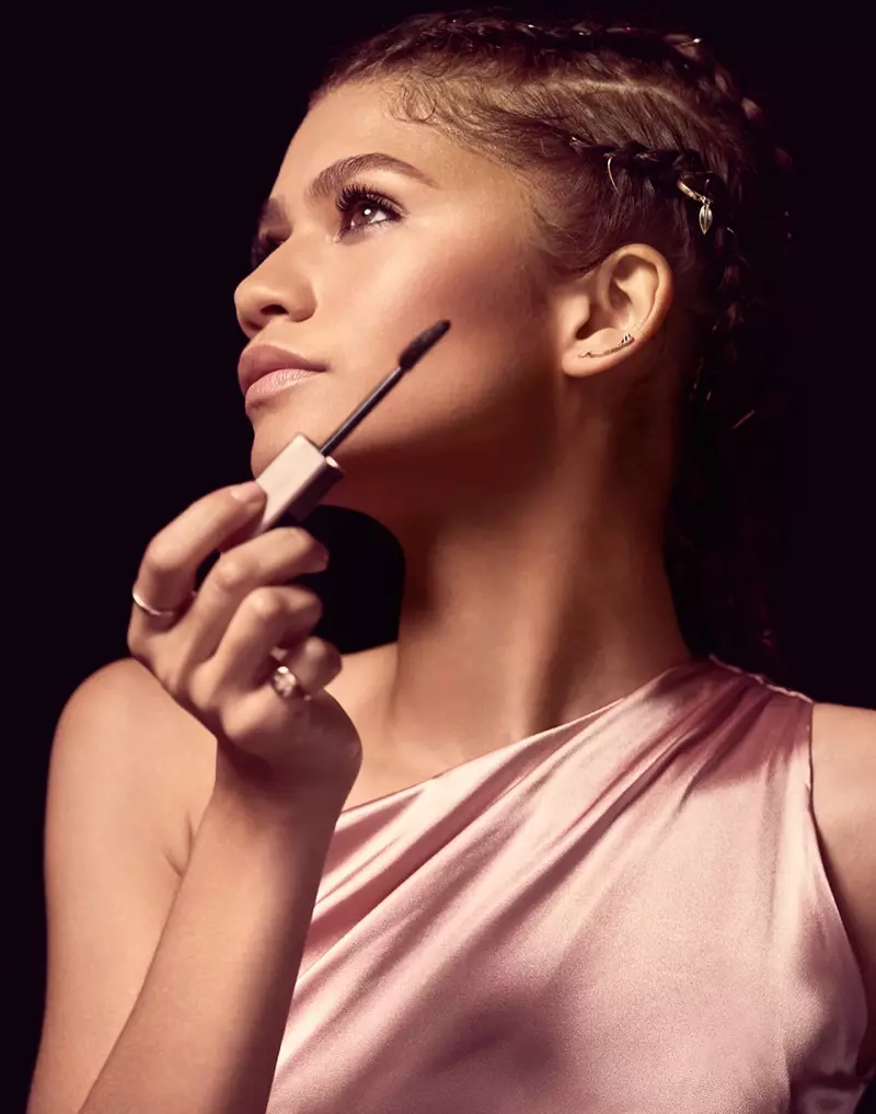 Zendaya در کمپین Lancome Lash Idôle Mascara ایفای نقش می کند.