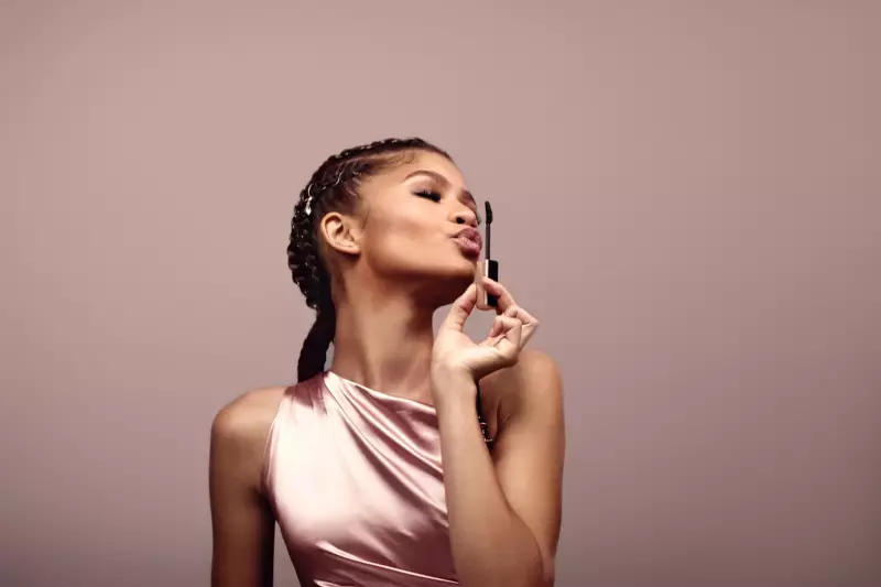 Lancome د Zendaya سره د Lash Idôle مسکارا کمپاین پرانستل.