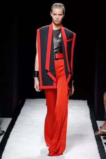 Balmain våren 2015: En linjär look