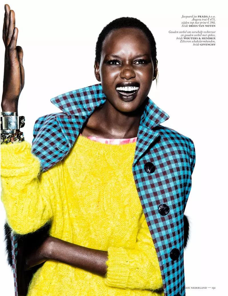 Ajak Deng Models Fall Brights for Vogue הולנד מאת Marc de Groot