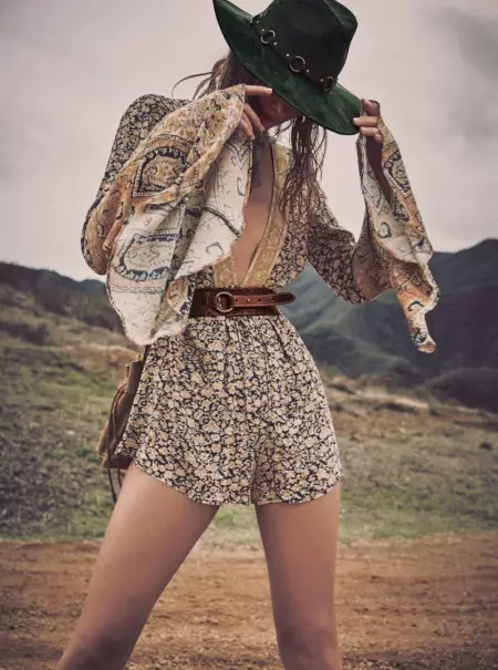 Free People's April Catalog Obejmuje fajną festiwalową modę