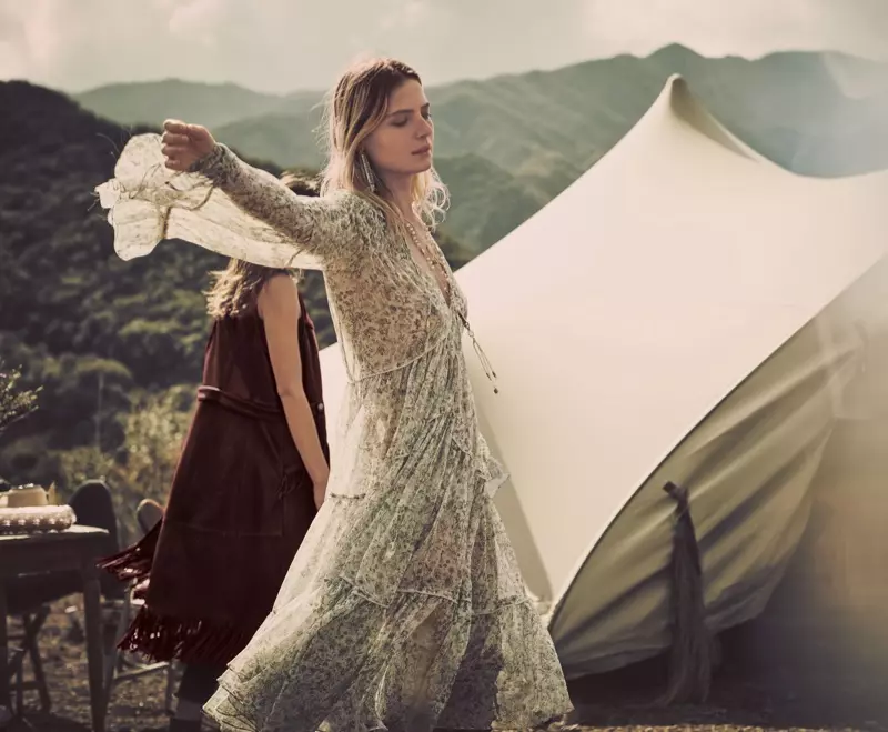 (Fondo) Free People Chaleco con flecos Riley (Al frente) Vestido largo Free People x Liberty Wild Flowers