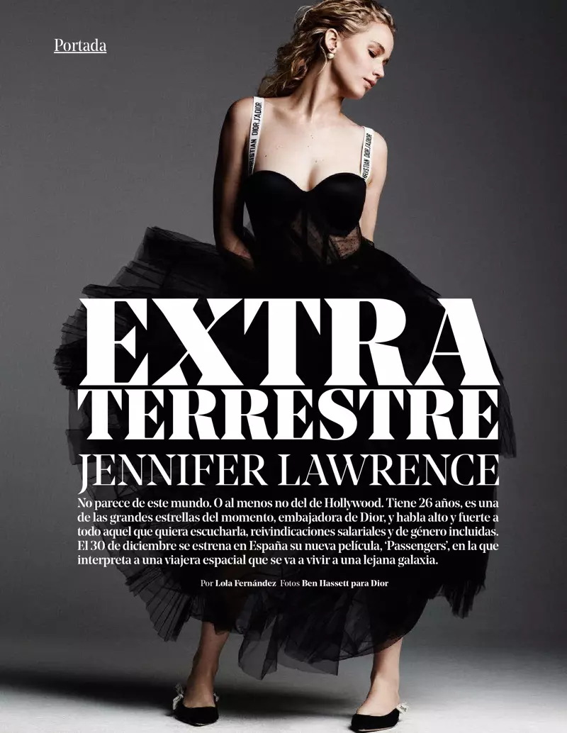 Mae'r actores Jennifer Lawrence yn gwisgo gwisg Dior