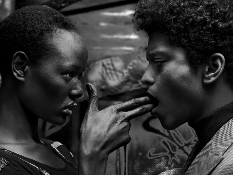 Ajak Deng, Hunter & Gatti tərəfindən Flaunt Magazine üçün Bruno Marsla yaxınlaşır