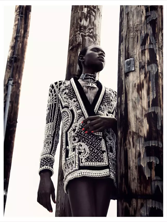 Ajak Deng යනු ජූලියා නෝනිගේ Obsession සඟරාව සඳහා අනාගත Glamazon වේ